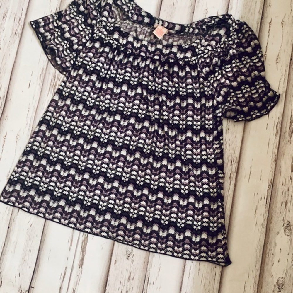 Candies Scoop Neck Loose Flowing Top-M **E417**